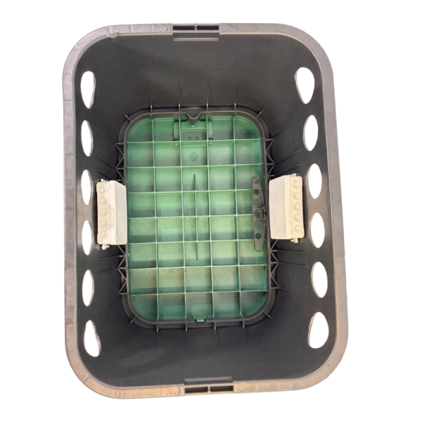 Preview: *Spezial* Ventilkasten Standart groß eckig mit Löchern und 2x Feuchtraumdose, groß eckig, Masse: 660 x 555 x 330 mm VENT-EG Kompatibel mit Rain-Bird / Hunter Magnetventilen